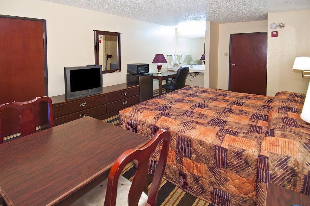 Executive Inn Groves Room photo