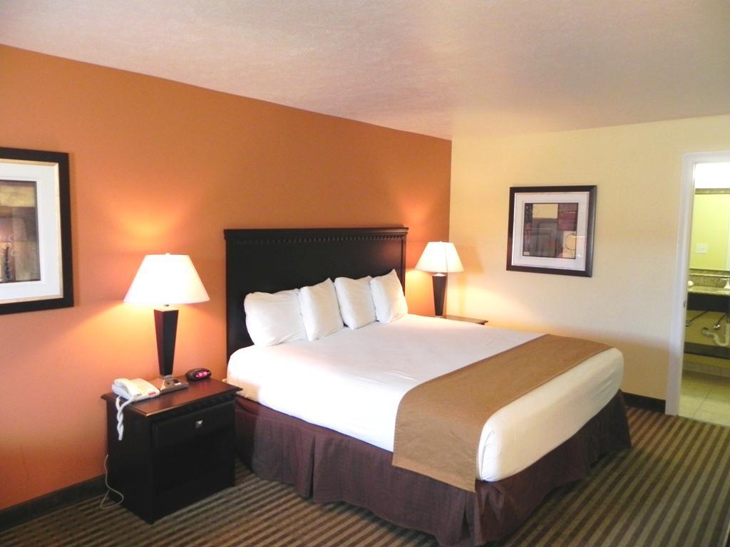 Executive Inn Groves Exterior photo