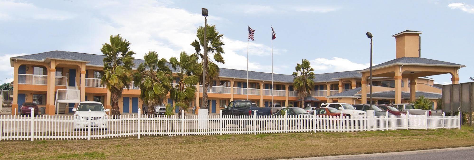 Executive Inn Groves Exterior photo