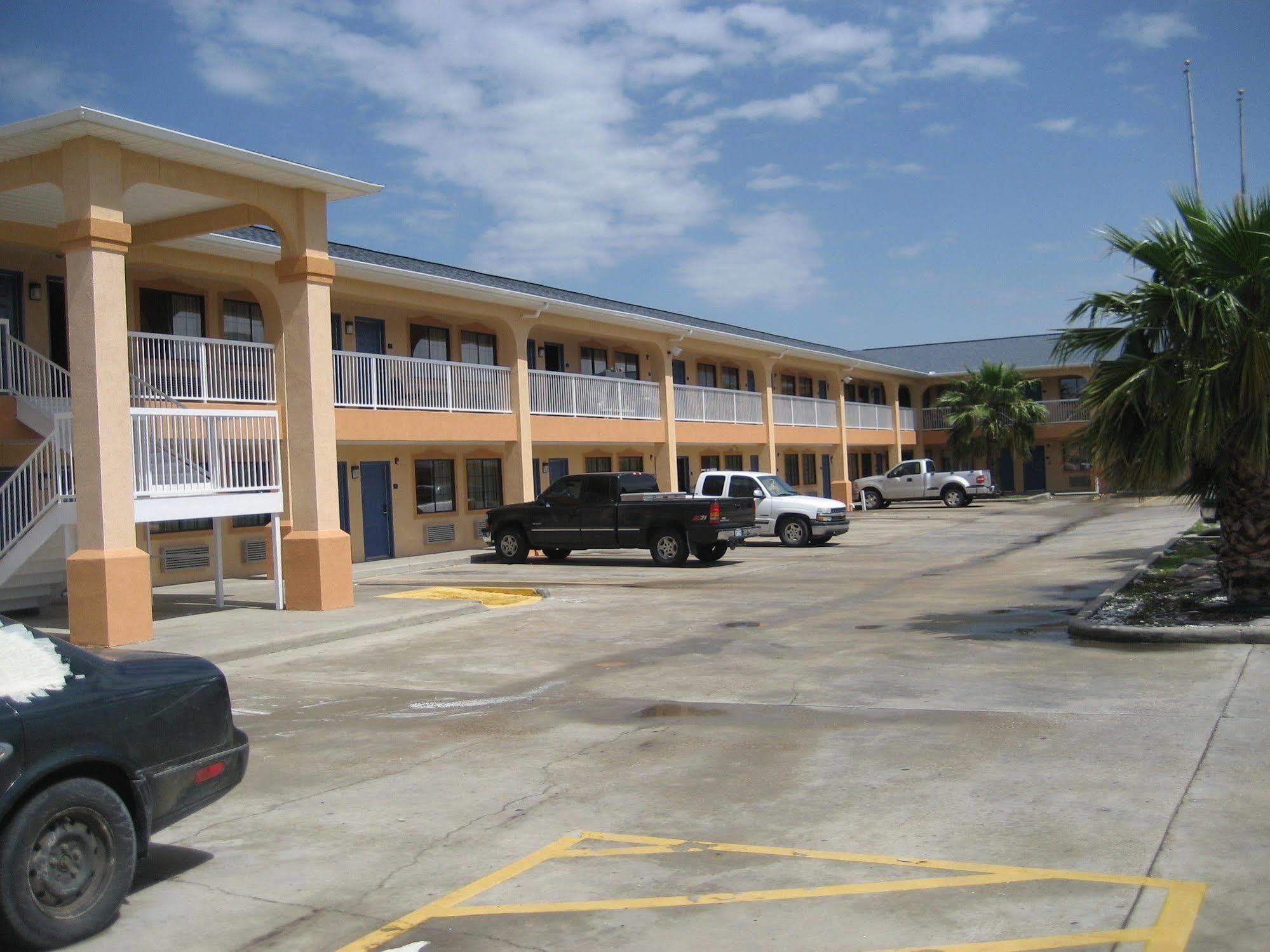 Executive Inn Groves Exterior photo